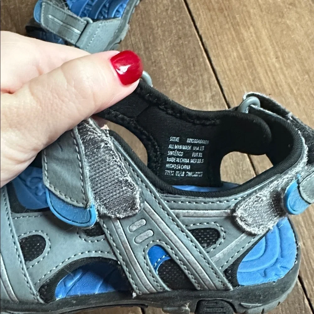 Eddie Bauer Boys sandals size 13